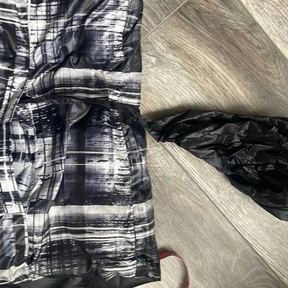 Gerry vest size Large Black and patterned reverisble and packable - Picture 8 of 11